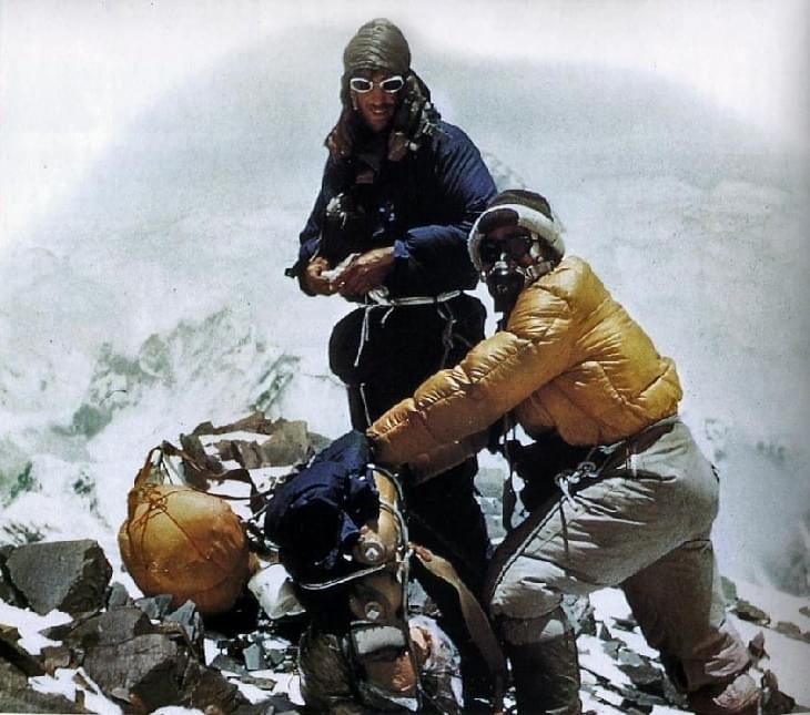 Gebruik in alpiene omgeving warme handschoenen die je ook genoeg bewegingsvrijheid bieden