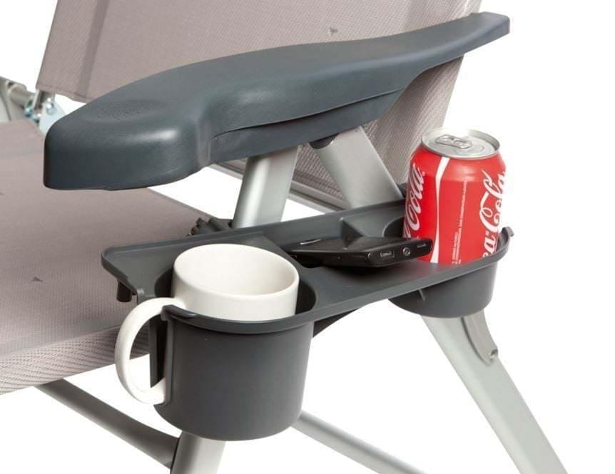 Een bekerhouder voor een campingstoel