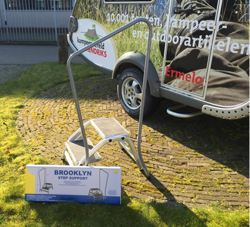 Caravan opstapje met leuning