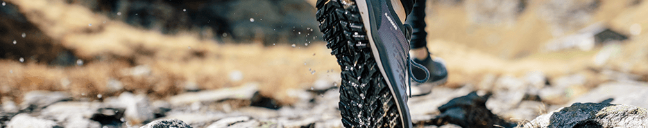 Het passen van een wandelschoen