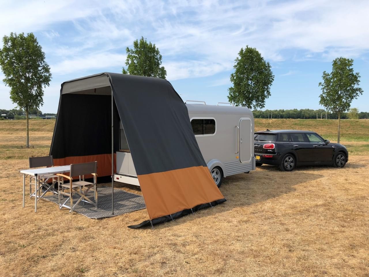 LUME Traveler, een unieke design caravan met een custom Hendriks tent!