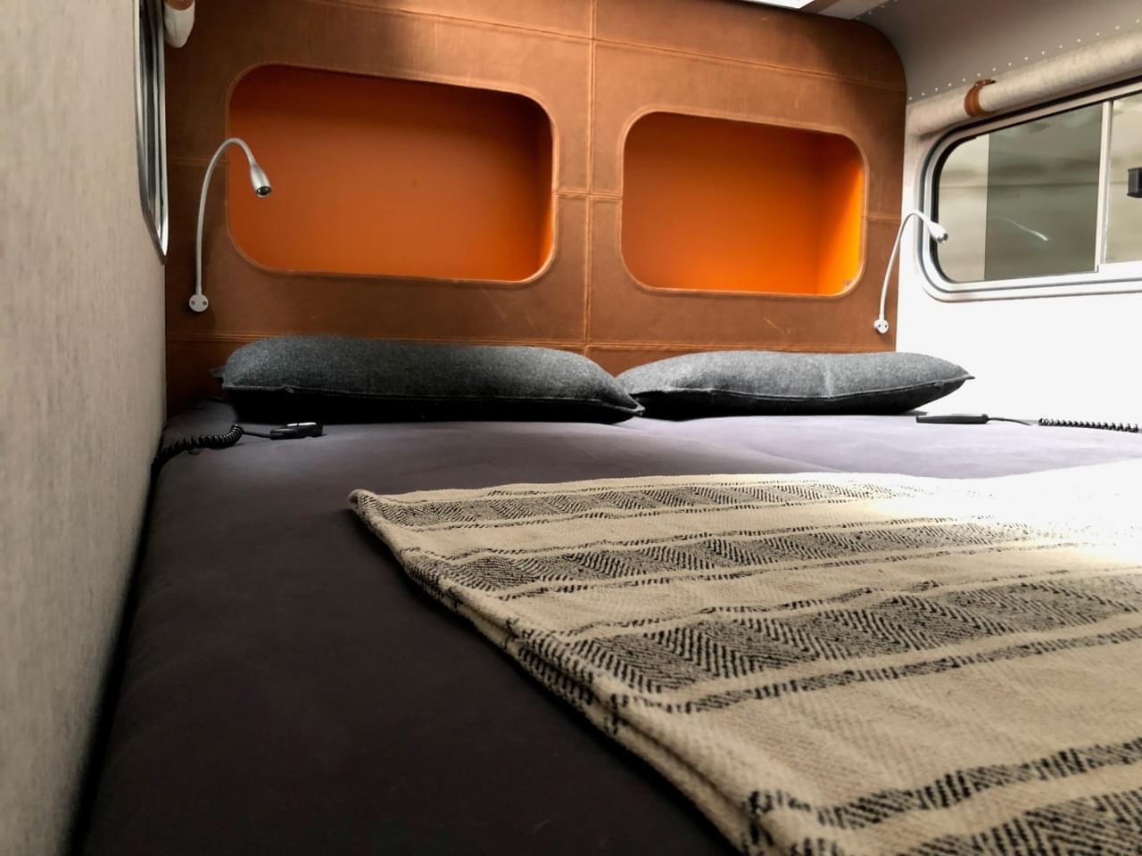LUME Traveler, een unieke design caravan met een custom Hendriks tent!