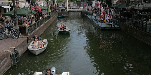 In de gevangenis: Slechts op bezoek